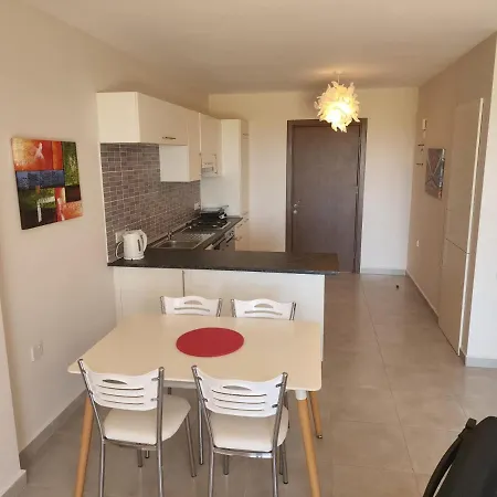 150 M To Beach In Yeni Iskele Apartmán *