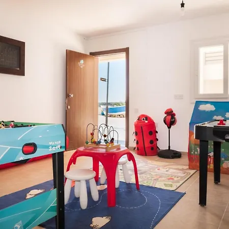 Daire 150 M To Beach In Yeni Iskele